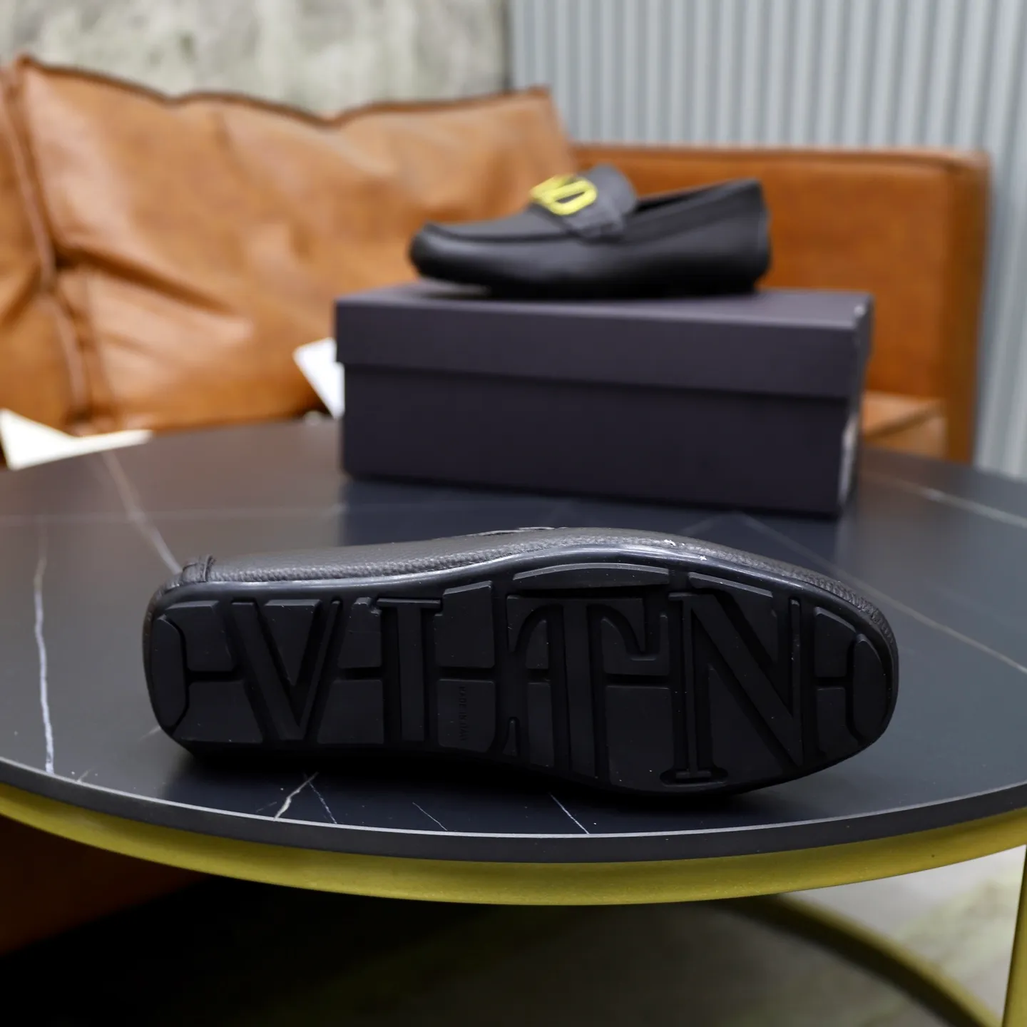 Men's shoes: 640💰VALENTINO, made of imported cowhide with imported water-dyed cow lining, iconic hardware and iconic wear-resistant outsole. 38-45 (customized at 45) VALENTINO packaging All orders enjoy the brand’s iconic product packaging